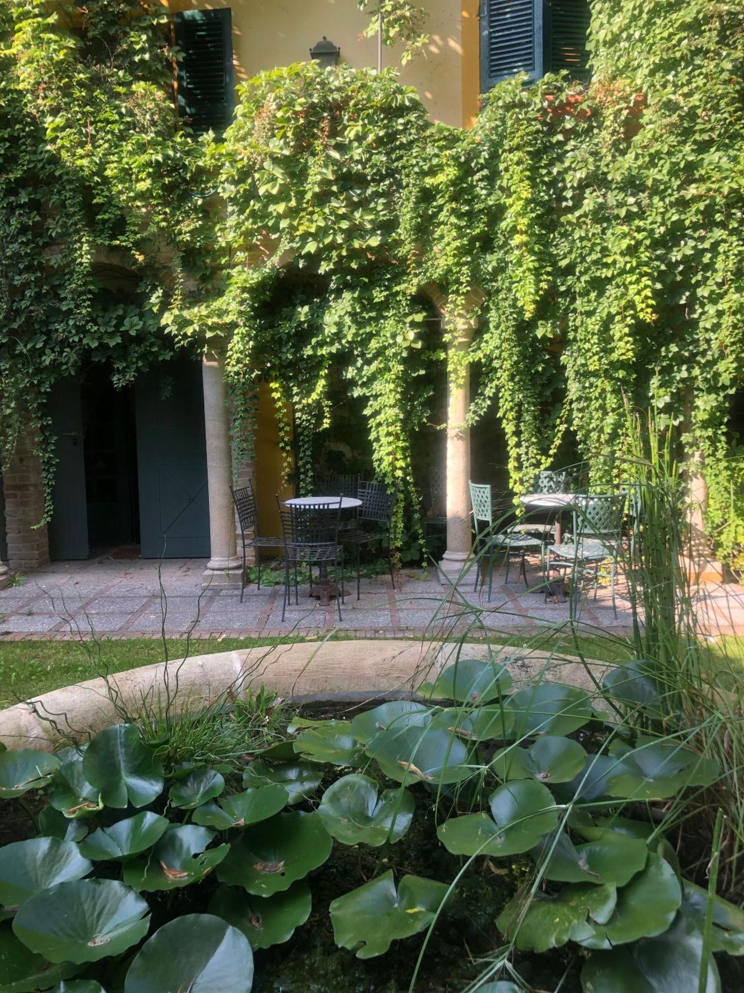 Palazzo Sismonda Bed & Breakfast Corneliano d'Alba Luaran gambar