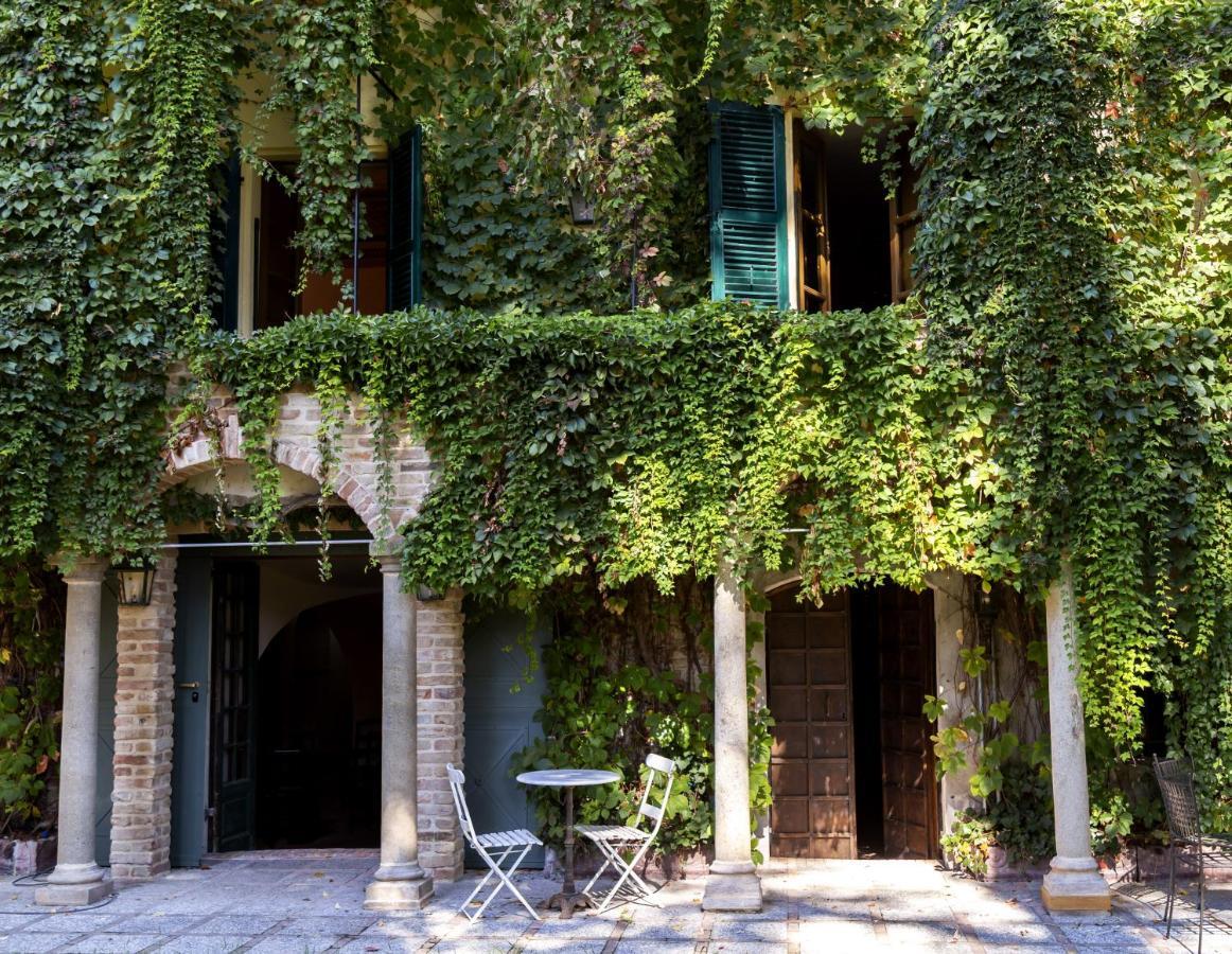 Palazzo Sismonda Bed & Breakfast Corneliano d'Alba Luaran gambar