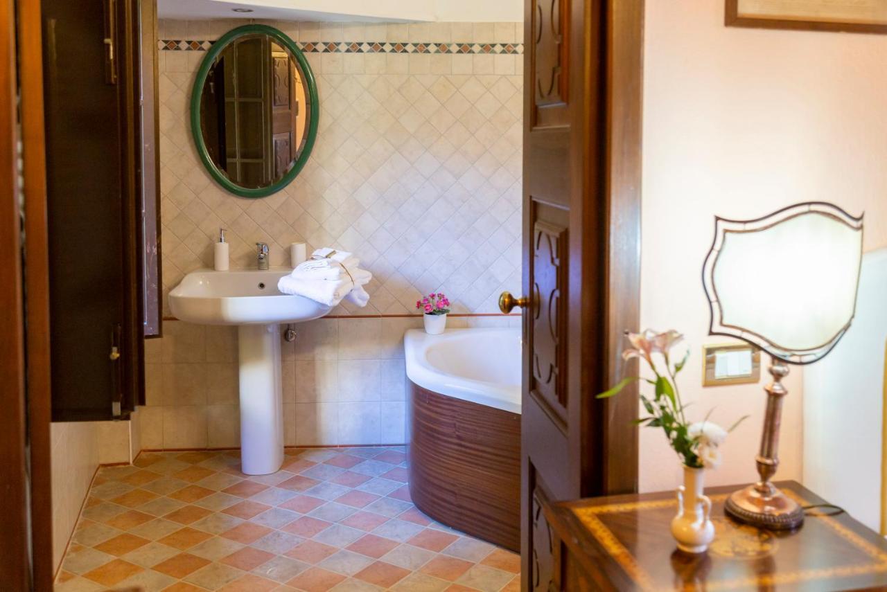 Palazzo Sismonda Bed & Breakfast Corneliano d'Alba Luaran gambar