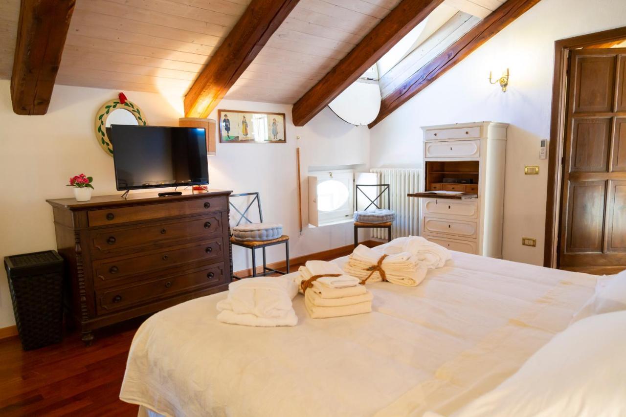 Palazzo Sismonda Bed & Breakfast Corneliano d'Alba Luaran gambar