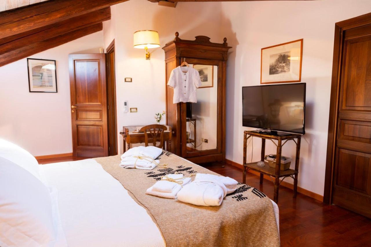 Palazzo Sismonda Bed & Breakfast Corneliano d'Alba Luaran gambar