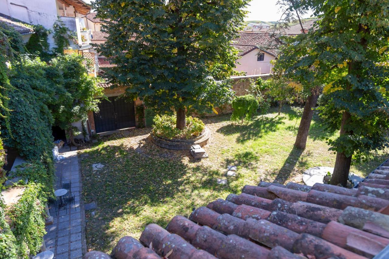 Palazzo Sismonda Bed & Breakfast Corneliano d'Alba Luaran gambar
