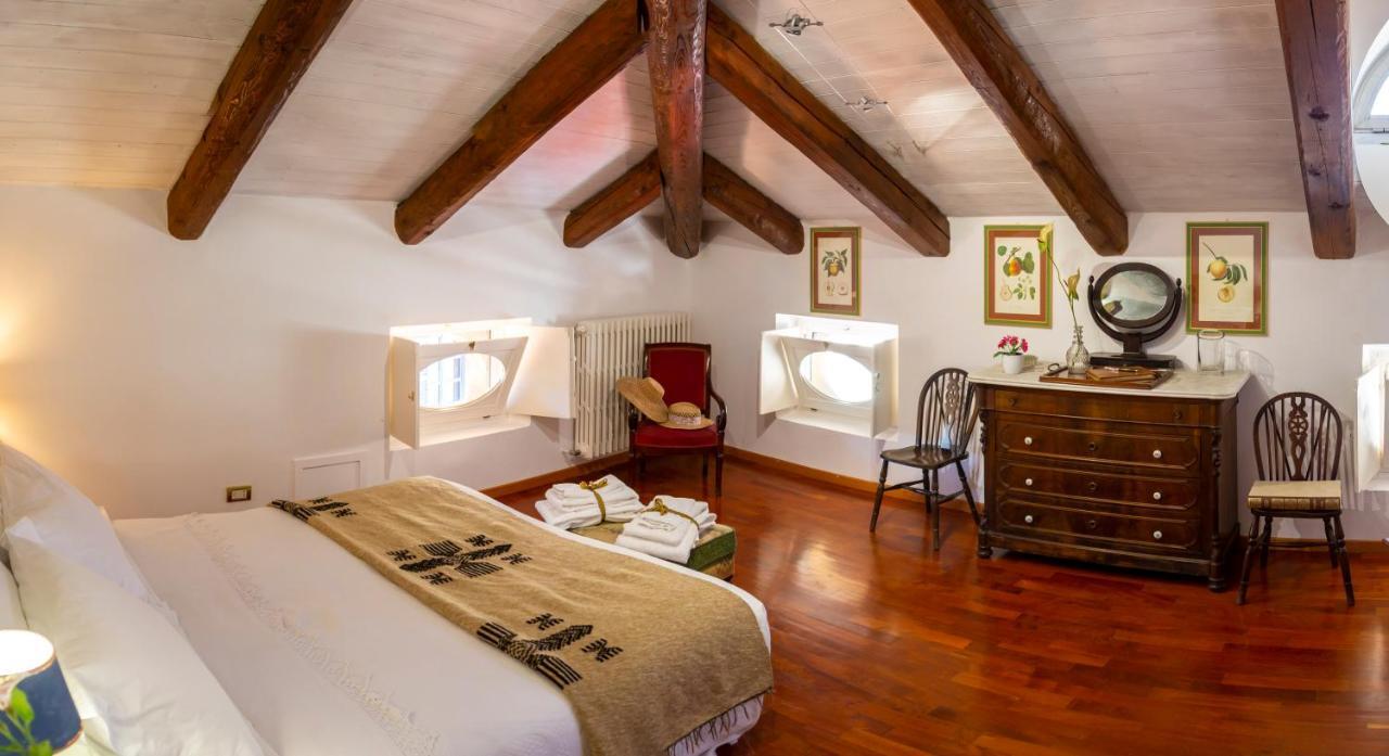 Palazzo Sismonda Bed & Breakfast Corneliano d'Alba Luaran gambar
